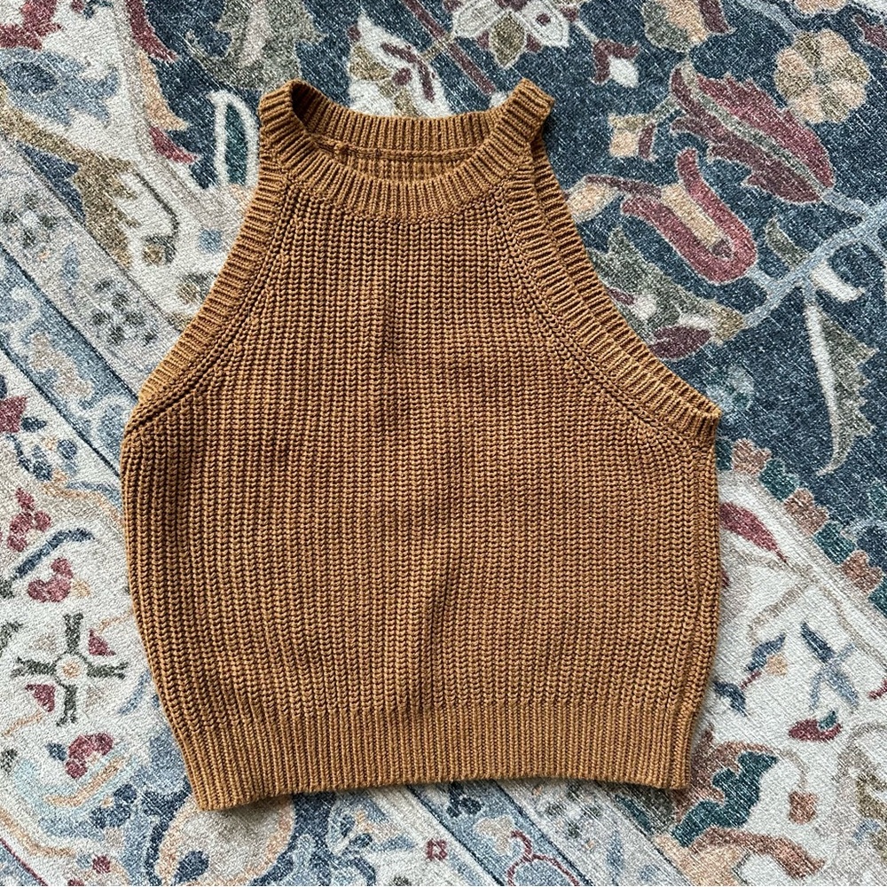 Brown knit cropped tank